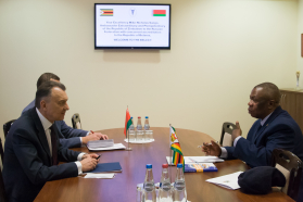 Встреча председателя БелТПП В.Улаховича с Чрезвычайным и Полномочным Послом Зимбабве М.Санго