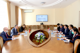Встреча председателя БелТПП В.Улаховича с заместителем Министра иностранных дел Кыргызстана А.Мадмаровым