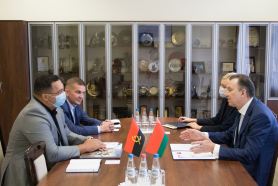 Встреча председателя БелТПП В.Улаховича с Почетным консулом Беларуси в Анголе К.Вентурой