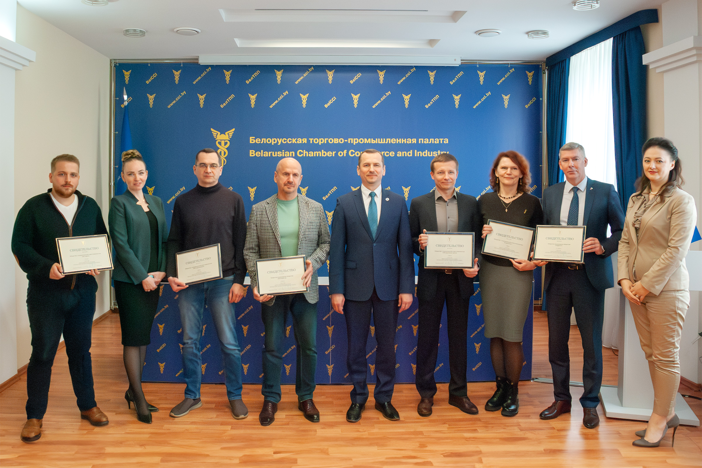Вручение свидетельств компаниям — новым членам БелТПП
